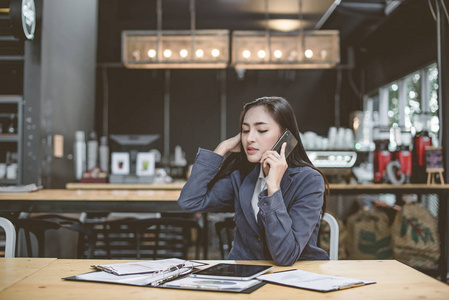 數(shù)字時代的青春剪影 在圖書館中探索線上商務咨詢的新機遇